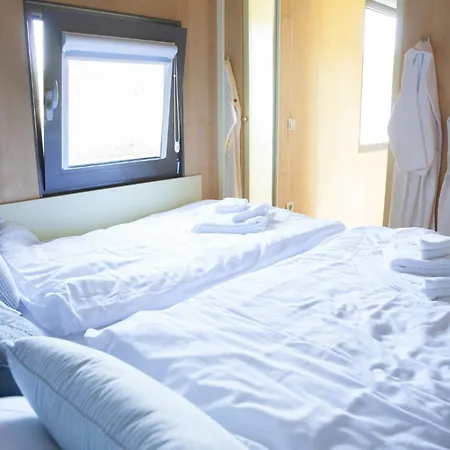 Magnolia House By The River Bb *