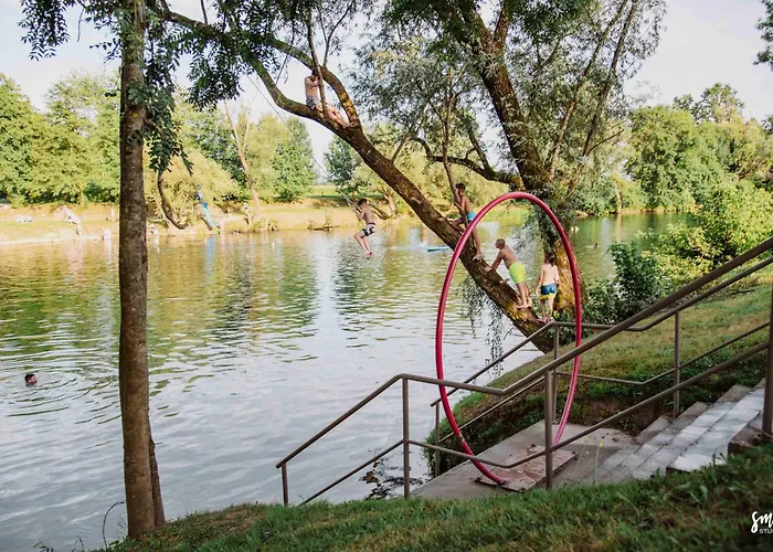 Magnolia House By The River Bb *